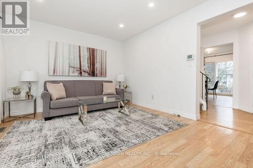 34 Kipling Place, Barrie, ON - Indoor Photo Showing Living Room