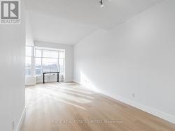 506 - 485 ROSEWELL AVENUE Toronto, ON M4R 2J2