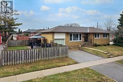 32 KIM COURT Toronto, ON M1K 3R6