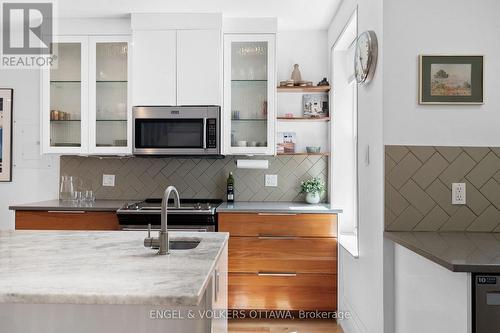 244 Flora Street, Ottawa, ON - Indoor Photo Showing Kitchen With Upgraded Kitchen
