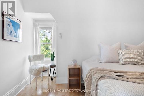 244 Flora Street, Ottawa, ON - Indoor Photo Showing Bedroom