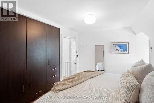 244 Flora Street, Ottawa, ON - Indoor Photo Showing Bedroom