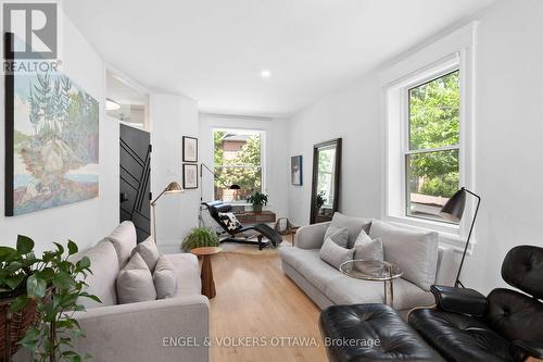 244 Flora Street, Ottawa, ON - Indoor Photo Showing Living Room
