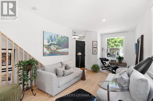 244 Flora Street, Ottawa, ON - Indoor Photo Showing Living Room