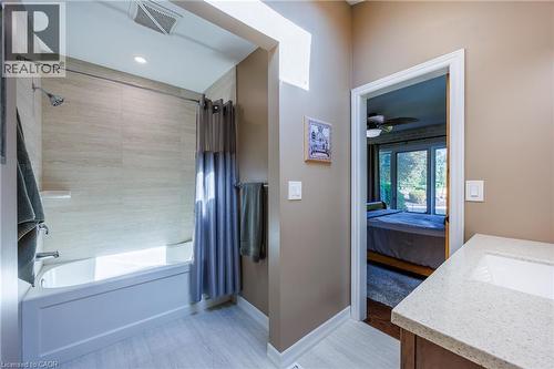 ensuite bath - 1285 Cockshutt Road, Simcoe, ON - Indoor