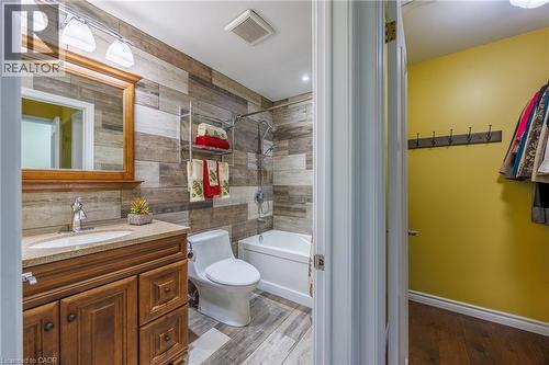 ensuite with walk in closet - 1285 Cockshutt Road, Simcoe, ON - Indoor Photo Showing Bathroom