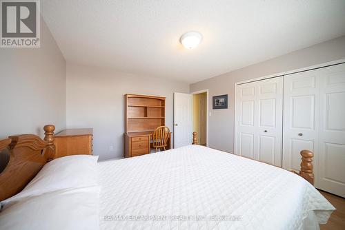 43 Flamingo Drive, Hamilton, ON - Indoor Photo Showing Bedroom