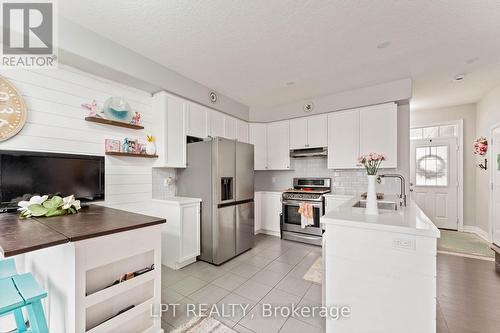 82 Nathan Crescent, Barrie, ON - Indoor Photo Showing Kitchen With Stainless Steel Kitchen With Upgraded Kitchen