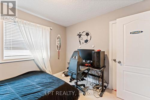 82 Nathan Crescent, Barrie, ON - Indoor Photo Showing Bedroom