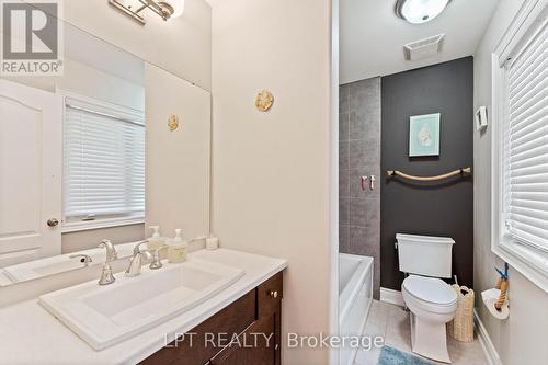 82 Nathan Crescent, Barrie, ON - Indoor Photo Showing Bathroom