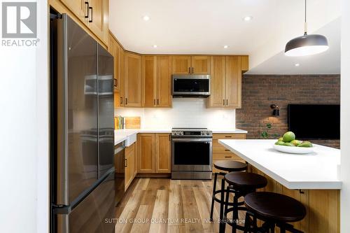 401 - 15 Elizabeth Street N, Mississauga, ON - Indoor Photo Showing Kitchen With Stainless Steel Kitchen With Upgraded Kitchen