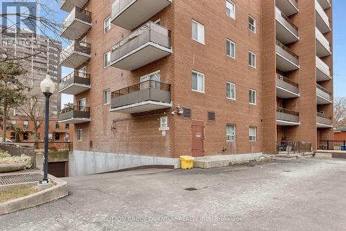 401 - 15 Elizabeth Street N, Mississauga, ON - Outdoor With Exterior