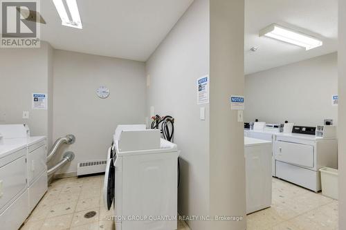401 - 15 Elizabeth Street N, Mississauga, ON - Indoor Photo Showing Laundry Room