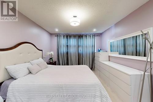 6119 Wabukayne Court, Mississauga, ON - Indoor Photo Showing Bedroom