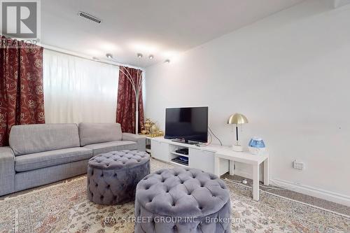6119 Wabukayne Court, Mississauga, ON - Indoor Photo Showing Living Room