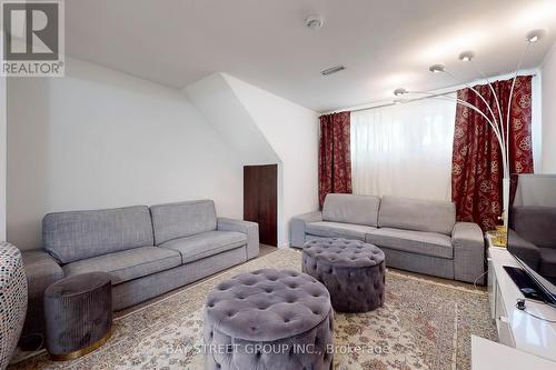 6119 Wabukayne Court, Mississauga, ON - Indoor Photo Showing Living Room