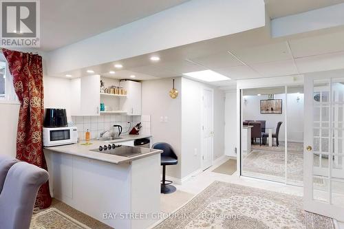 6119 Wabukayne Court, Mississauga, ON - Indoor Photo Showing Kitchen
