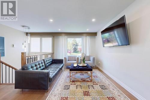 6119 Wabukayne Court, Mississauga, ON - Indoor Photo Showing Living Room