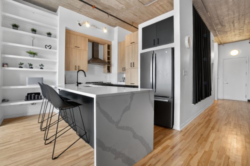 Cuisine - 605-20 Rue Des Soeurs-Grises, Montréal (Ville-Marie), QC - Indoor Photo Showing Kitchen With Upgraded Kitchen