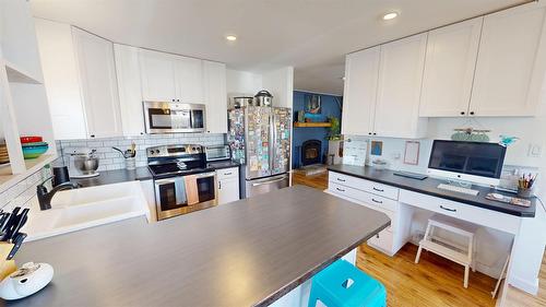 1105 10Th Street, Cranbrook, BC - Indoor Photo Showing Kitchen