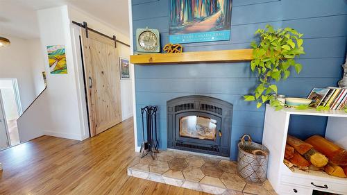 1105 10Th Street, Cranbrook, BC - Indoor Photo Showing Living Room With Fireplace