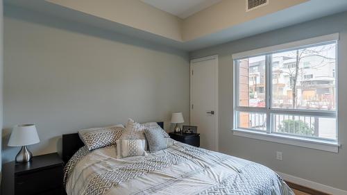 101-722 Valley Road, Kelowna, BC - Indoor Photo Showing Bedroom