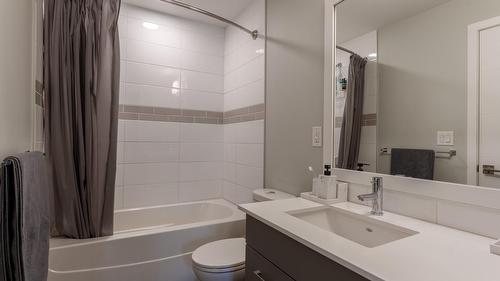 101-722 Valley Road, Kelowna, BC - Indoor Photo Showing Bathroom