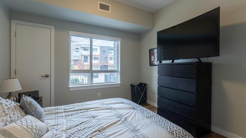 101-722 Valley Road, Kelowna, BC - Indoor Photo Showing Bedroom