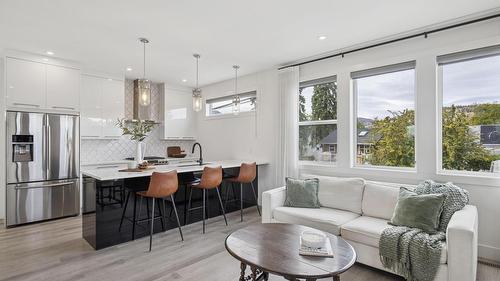 966 Fuller Avenue  Kelowna, BC V1Y 6X4