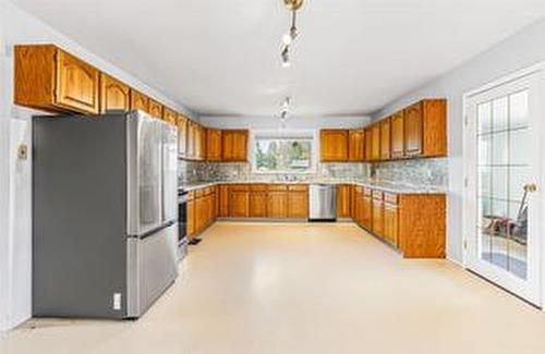 1117 15Th Avenue, Creston, BC - Indoor Photo Showing Kitchen