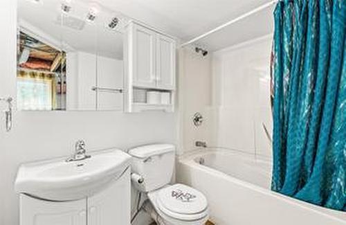 1117 15Th Avenue, Creston, BC - Indoor Photo Showing Bathroom