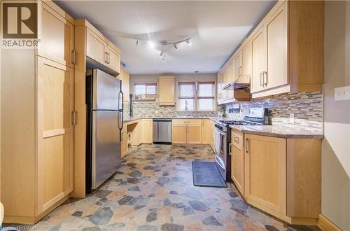 1864 Coronation Boulevard, Cambridge, ON - Indoor Photo Showing Kitchen