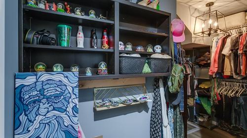 5-527 Yates Road, Kelowna, BC - Indoor With Storage