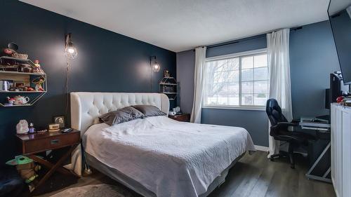 5-527 Yates Road, Kelowna, BC - Indoor Photo Showing Bedroom