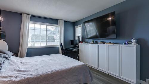 5-527 Yates Road, Kelowna, BC - Indoor Photo Showing Bedroom