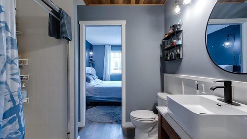 5-527 Yates Road, Kelowna, BC - Indoor Photo Showing Bathroom