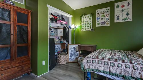 5-527 Yates Road, Kelowna, BC - Indoor Photo Showing Bedroom