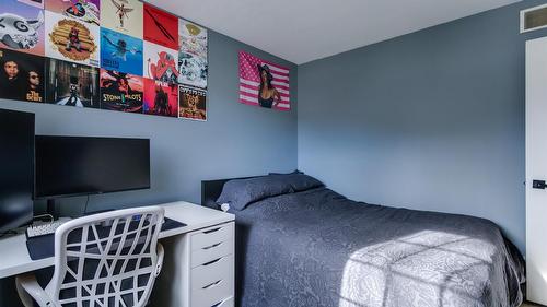 5-527 Yates Road, Kelowna, BC - Indoor Photo Showing Bedroom