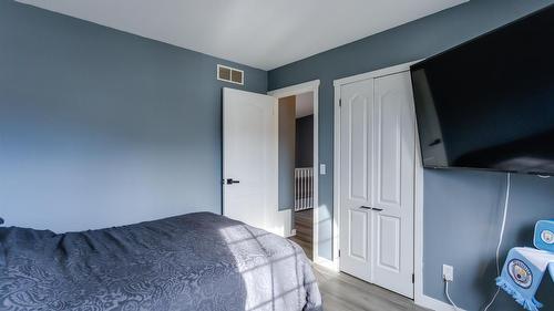 5-527 Yates Road, Kelowna, BC - Indoor Photo Showing Bedroom