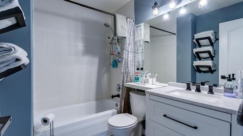 5-527 Yates Road, Kelowna, BC - Indoor Photo Showing Bathroom