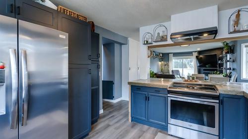 5-527 Yates Road, Kelowna, BC - Indoor Photo Showing Kitchen
