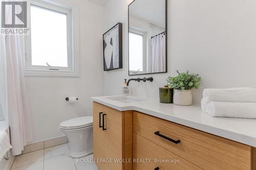 226 Forsyth Drive, Waterloo, ON - Indoor Photo Showing Bathroom