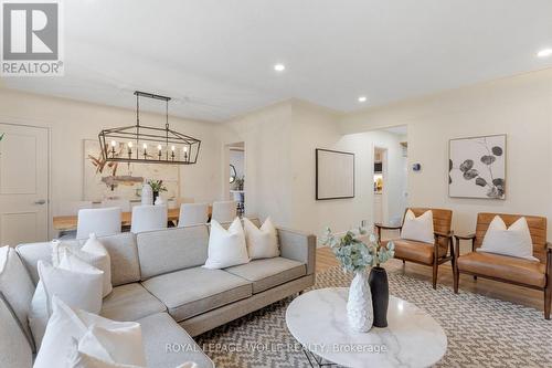 226 Forsyth Drive, Waterloo, ON - Indoor Photo Showing Living Room