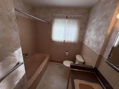 2621 Begin Place, Thunder Bay, ON - Indoor Photo Showing Bathroom