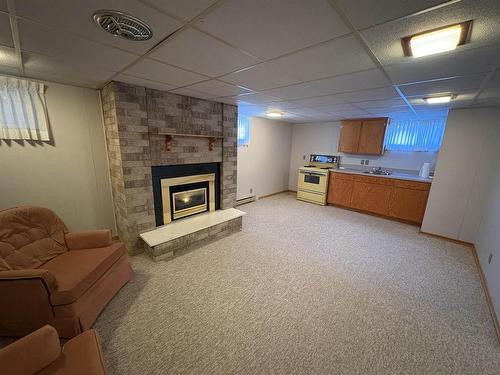 2621 Begin Place, Thunder Bay, ON - Indoor With Fireplace