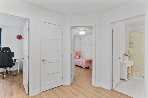 Corridor - 73 Av. Des Tilleuls, Salaberry-De-Valleyfield, QC - Indoor