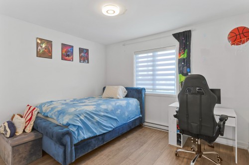 Chambre à coucher - 73 Av. Des Tilleuls, Salaberry-De-Valleyfield, QC - Indoor Photo Showing Bedroom
