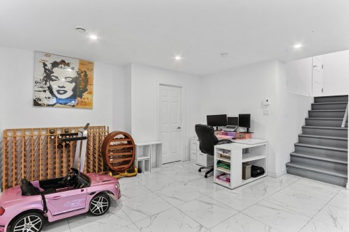 Salle familiale - 73 Av. Des Tilleuls, Salaberry-De-Valleyfield, QC - Indoor Photo Showing Other Room