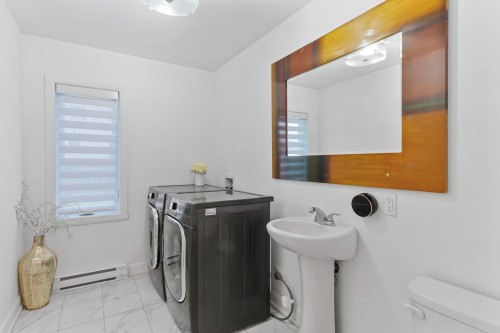 Salle d'eau - 73 Av. Des Tilleuls, Salaberry-De-Valleyfield, QC - Indoor Photo Showing Laundry Room