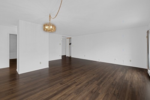 Salon - 33 Rue Hasting, Dollard-Des-Ormeaux, QC - Indoor Photo Showing Other Room